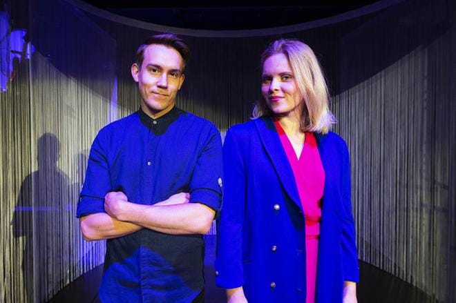 Emma-Sofia Hautala ja Petteri Hautala ovat tänä syksynä näyttämöllä Katri ja Timppa Vaasan kaupunginteatterin musikaalissa. – Olemme ennenkin näytelleet avioparia. Ensimmäisellä kerralla se oli vähän hakemista mutta nyt se sujuu jo hyvin, he sanovat. Kuva: Jarno Pellinen