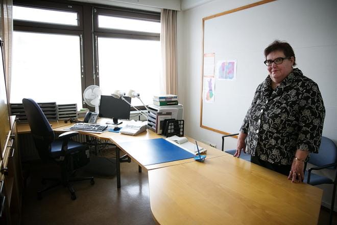 Raija Kujanpää on viiteryhmän ainoa kokoomuslainen. Esimerkiksi sosiaalidemokraatteja ryhmässä ei ole ollenkaan. KUVA: TIMO ANNANPALO