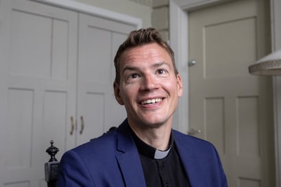 Piispa Jukka Keskitalo asettaa Jaakko Tuiskun Karjasillan kirkkoherran virkaan sunnuntaina