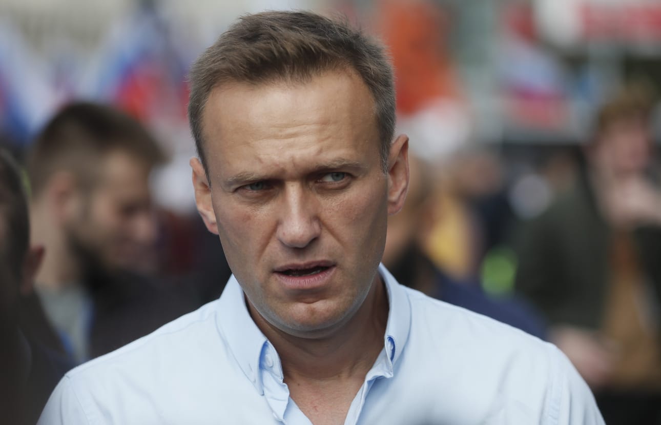 Venäjän opposition kärkihahmoihin kuuluva Aleksei Navalnyi joutui sunnuntaina sairaalaan saatuaan vakavan allergisen reaktion oireita ilman allergiataustaa.