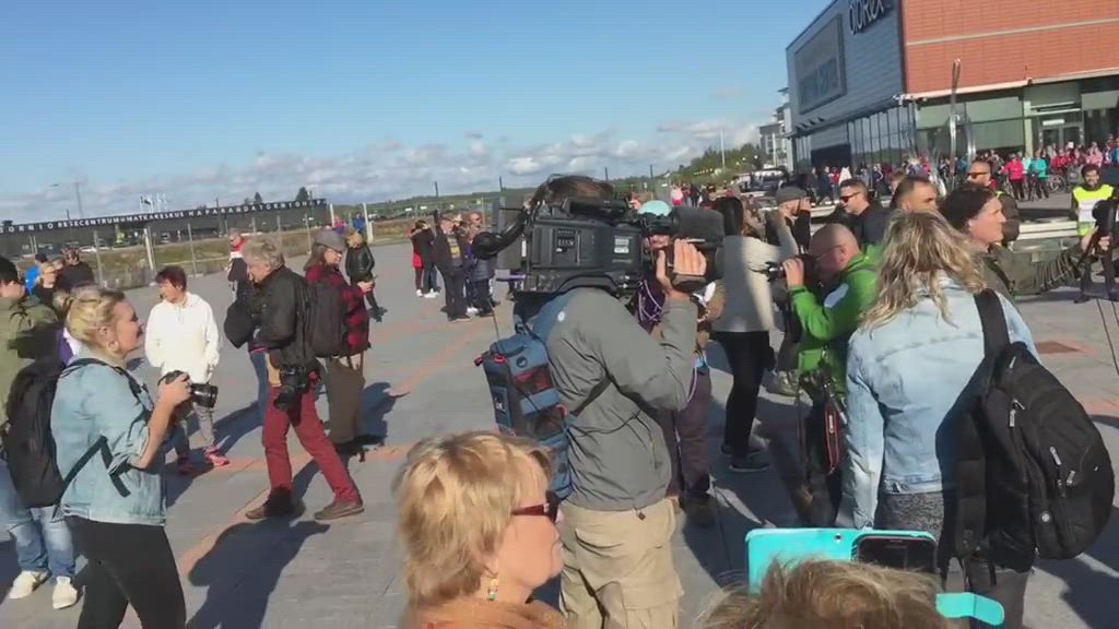 Turvapaikanhakijat osoittivat mieltä Tornion ja Haaparannan rajatorilla