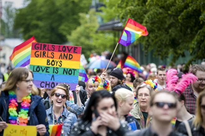 Vaasan Setalla on 50-vuotisjuhlavuosi ensi vuonna. Kaupunki täyttyy tapahtumista viikolla 28. Vaasan kesäkuinen Pride-viikko huipentui kulkueeseen vuonna 2019. Arkistokuva: Paula Kaskimaa