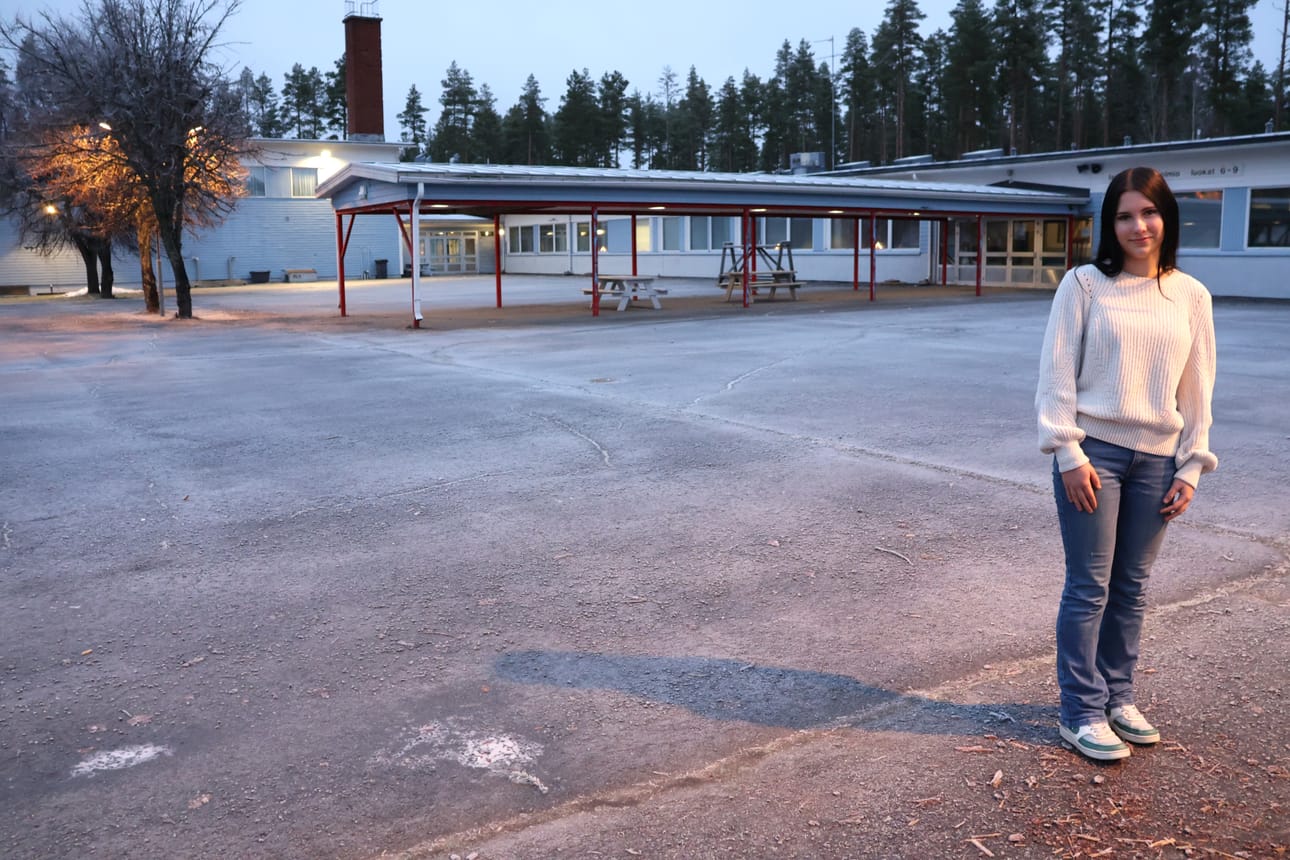 Anneliese Ronlund on Isojoen Koulukolmion 9.-luokkalainen. - Tämä on pieni, hyvä koulu, jossa saa tukea ja apua opettajilta ja siten on helpompaa oppia suomea. Australiassa olin noin tuhannen oppilaan koulussa, hän kertoo.