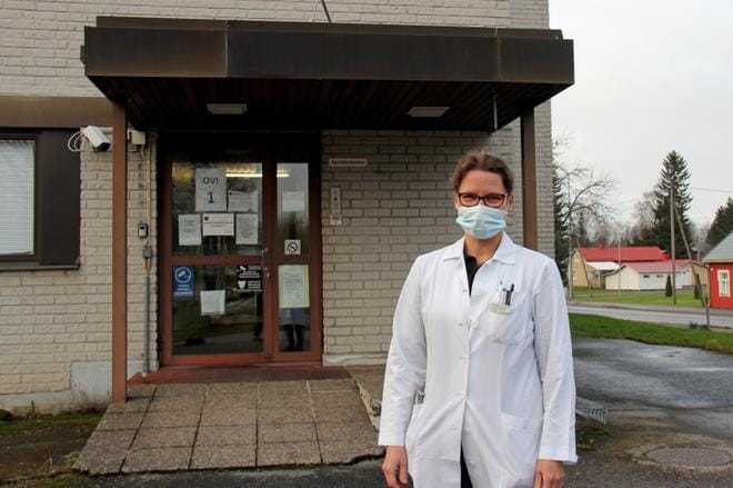 – On erittäin tervetullutta, että pääsemme rokottamaan tehostetun palveluasumisen asukkaita aiemmin kuin olimme arvioineet, sanoo johtava ylilääkäri Heidi Ojala. Arkistokuva: Mia Kärkkäinen