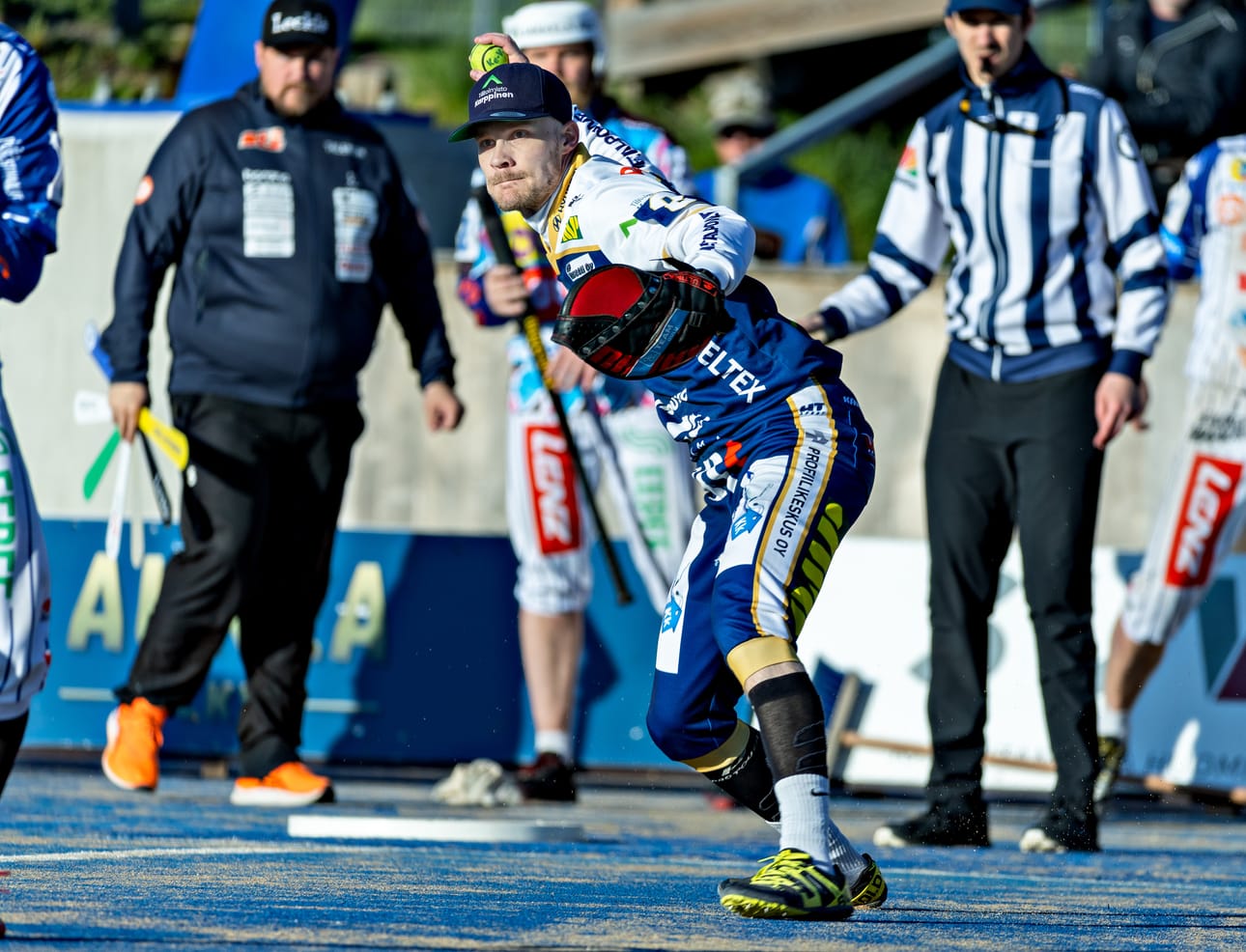Jani Lassila pyöritti KeKi:n ulkopeliä lautasen äärellä.