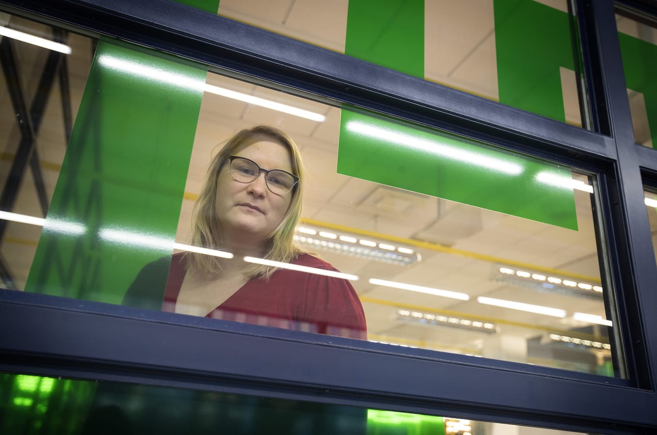 Kati Hannila opiskelee prosessitekniikkaa Oulun yliopistossa. Hän arvelee, että tytöt kiinnostuisivat matemaattis-luonnontieteellisistä aineista enemmän, jos he jo kouluiässä tietäisivät, millaisia töitä niiden pohjalta voi käytännössä tehdä.