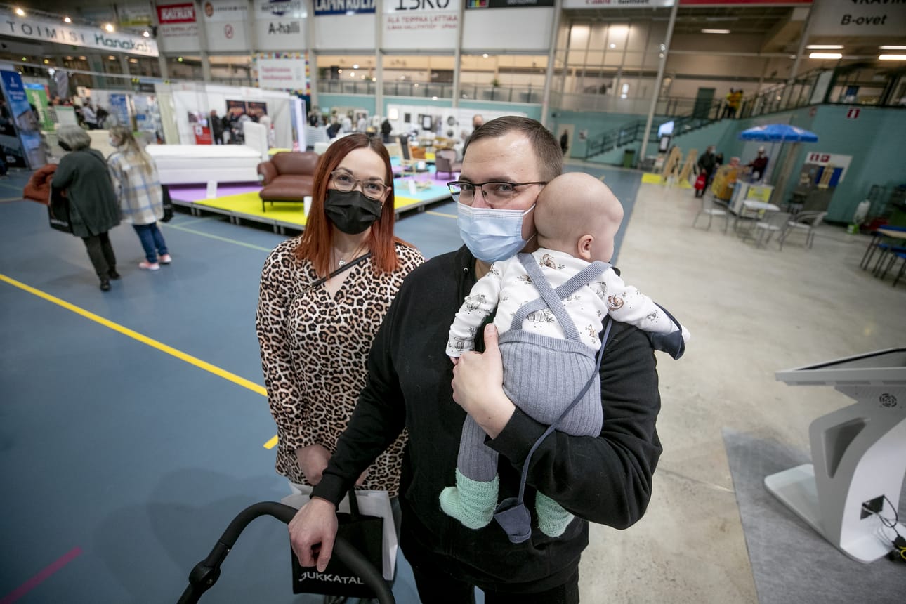 Lotta ja Ari-Pekka Kyykkä tekevät vuosittaisen remonttisuunnitelman. Kyykkien 2,5-vuotias Sisu-poika on innokas remontoija. Hänen remonttikaveriksi pian pyrkii neljän kuukauden ikäinen Hugo Kyykkä.