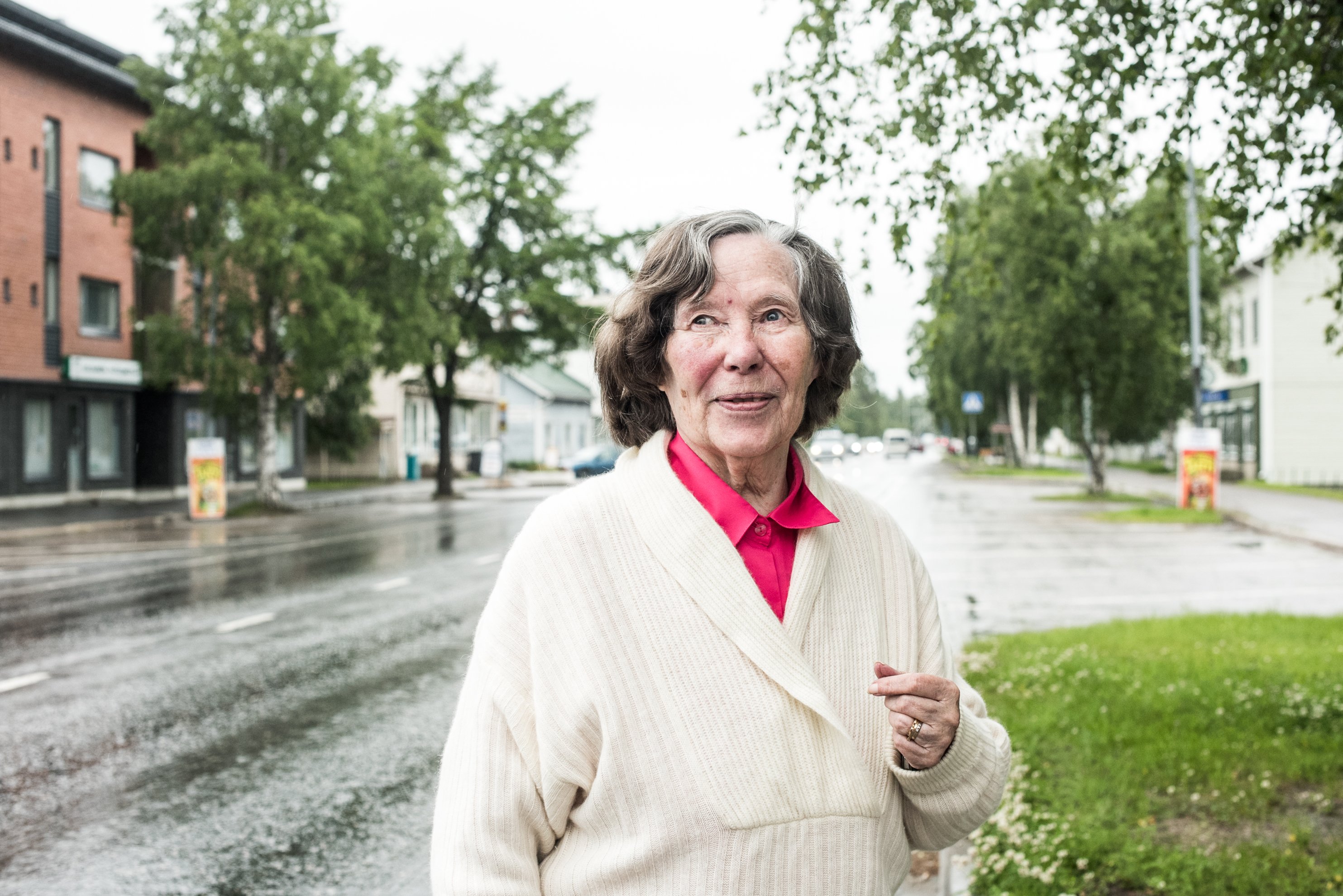 Kitkantien asukas Pirkko Pekkanen-Mäkelä on keskustan kehittämissuunnitelmista huolissaan.