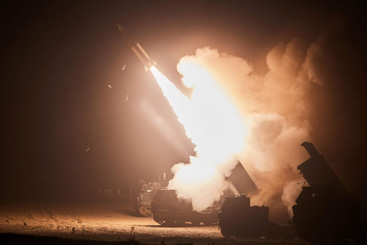 Liittolaismaiden ohjuskoe oli vastaus Pohjois-Korean sunnuntaina tekemiin asekokeisiin. LEHTIKUVA/AFP / ETELÄ-KOREAN ARMEIJA
