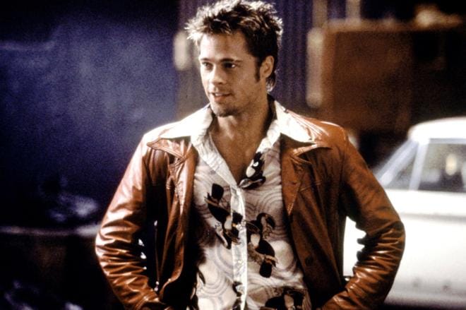 Fight Club -elokuvassa Brad Pittin esittämä Tyler houkuttelee kaverinsa mukaan väkivaltaiseen ja laittomaan taistelukerhoon. KUVA: Monarchy Enterprises Sarl