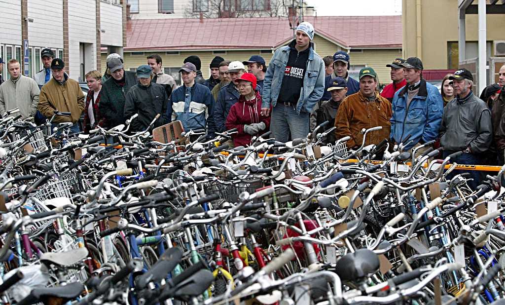 Poliisien huutokauppa järjestetään jälleen 10.5. Kuten vuonna 2003, polkupyöriä on huudettavissa satoja.