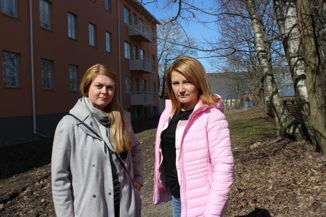 Tänään keskiviikkona vietetään kansainvälistä vieraannuttamisen vastaista päivää. Linnea West ja Sari Ala-Heikkilä haluavat puhua lasten hyvinvoinnin puolesta. KUVA: JAANA-STIINA ALA-KORPI