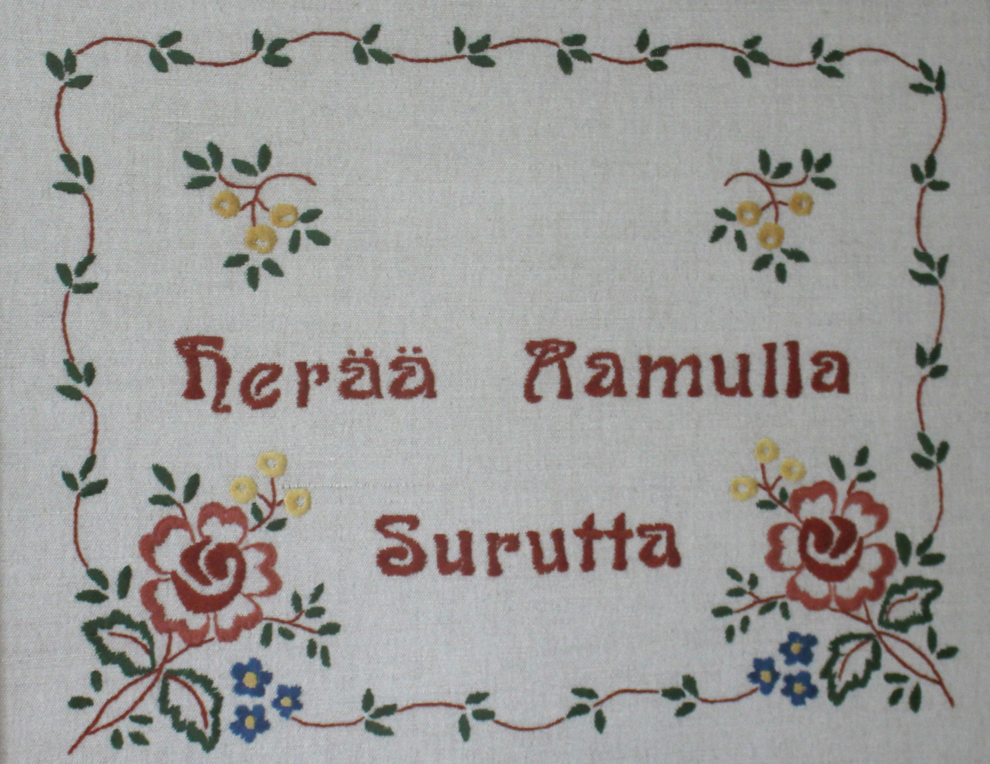 Maija-Liisan siskon tekemä huoneentaulu puhuttelee.