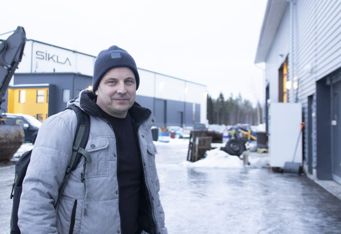 Tuohisentteri Oy:n toimitusjohtajana Jaakko Räisänen vastaa sekä Tuohisentterille että Siklaelementeille rakennetuista halleista. Uusia rakennushankkeita on vireillä muun muassa Pulkkilaan, jonne suunnitellaan liikekeskusta.