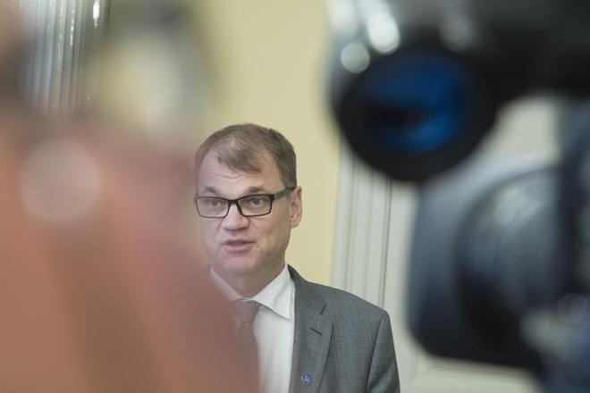 Pääministeri Juha Sipilä (kesk.) vahvistaa, että maakuntavaalien ajankohta lykkääntyy hieman lokakuusta. KUVA: Mauri Ratilainen