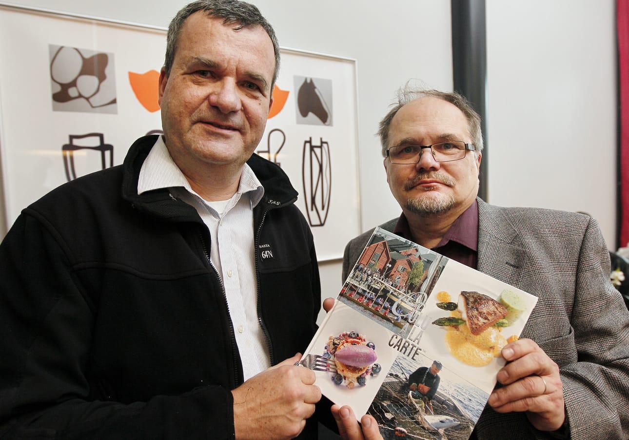 Manne Stenros (vas.) ja Ari Mäkelä ovat tehneet ruokakirjoja jo parikymmentä vuotta. Oulu à la carten jälkeen ilmestyy Pohjois-Norjan ruokakulttuuria esittelevä Varanger à la carte.