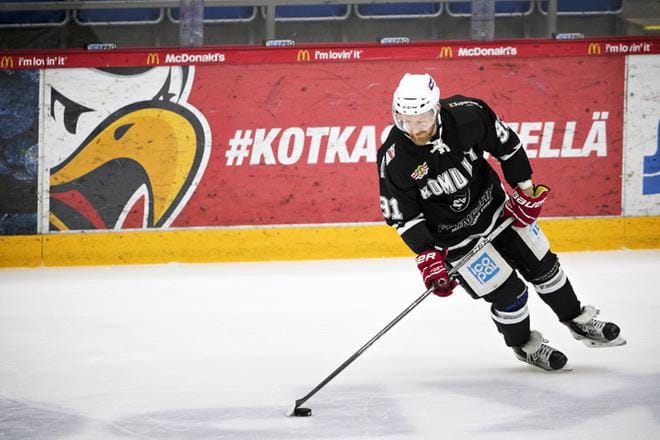 Oulun Kärppien paidassa liigakaukalotkin kokenut Mika Halava on nyt yksi kakkosdivarin tehopelaajia. KUVA: JARNO PELLINEN