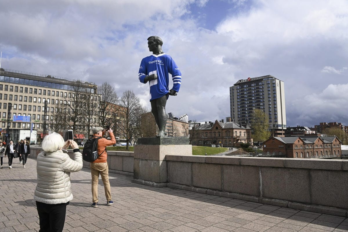 Tampereen keskustassa iltapäivän ja alkuillan kerrotaan olleen jopa normaalia perjantaita rauhallisempia. Kuva torstailta. LEHTIKUVA / EMMI KORHONEN