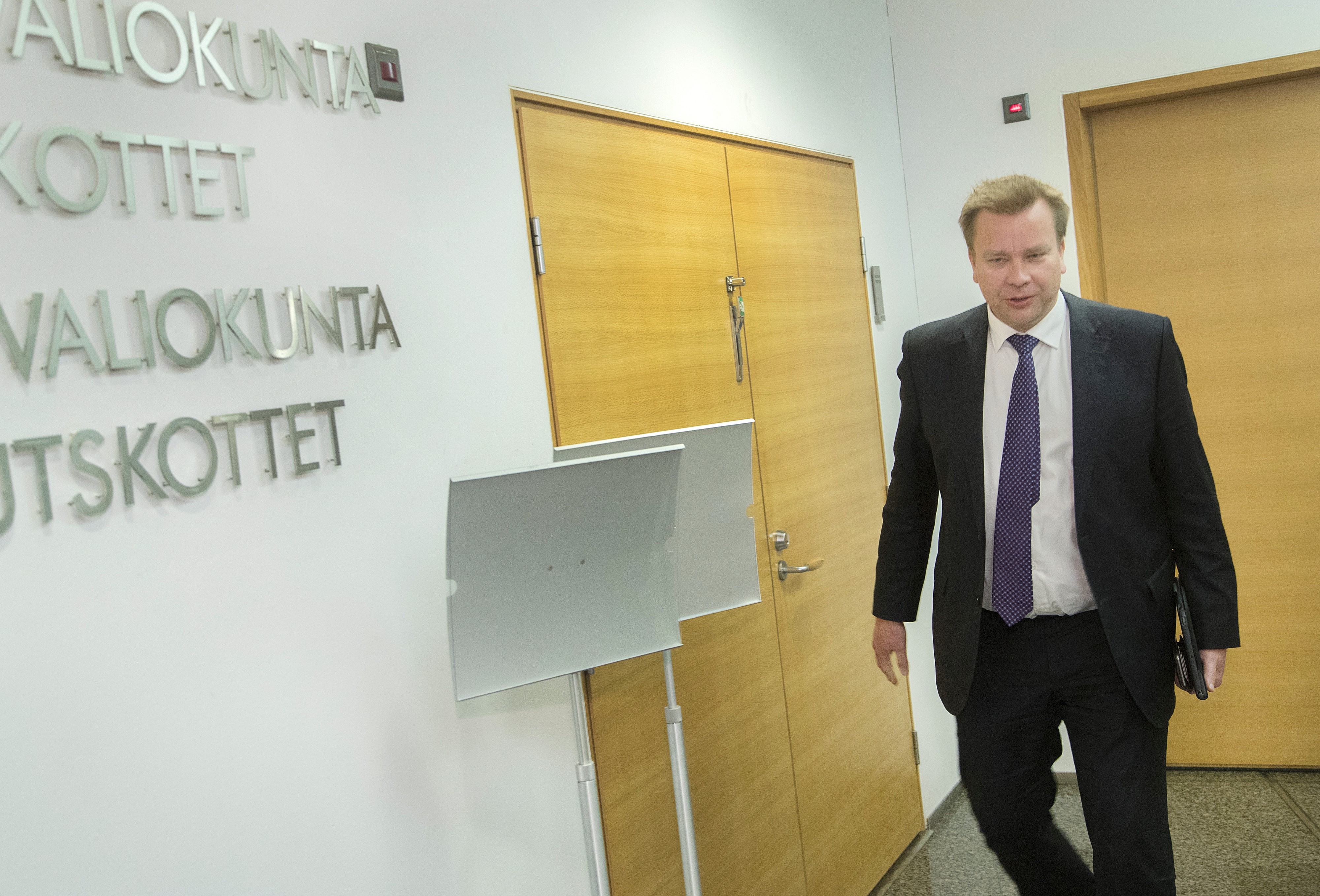 Keskustan puheenjohtaja Antti Kaikkonen on ainoa eduskunnassa, jolla on ehdollinen vankeustuomio lähivuosilta. Tuomio tuli kuusi vuotta sitten Nuorisosäätiö-sotkuista.