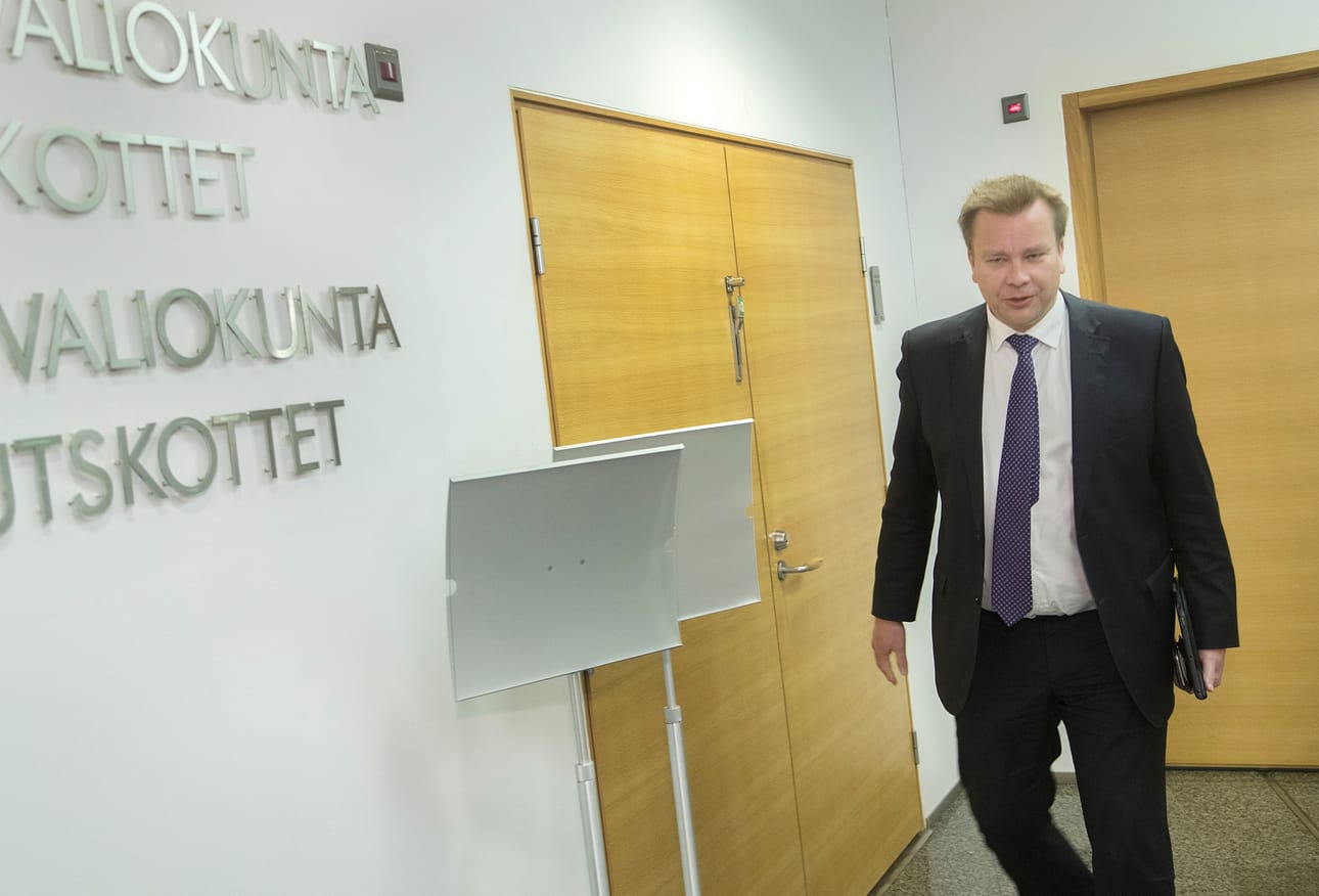 Keskustan puheenjohtaja Antti Kaikkonen on ainoa eduskunnassa, jolla on ehdollinen vankeustuomio lähivuosilta. Tuomio tuli kuusi vuotta sitten Nuorisosäätiö-sotkuista.