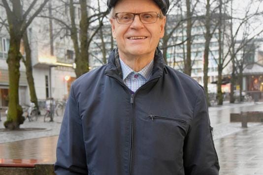 Vesa-Matias Vuorinen tutustui rentoutukseen 30 vuotta sitten. Hän toivoo, että rentoutus otetaan säännölliseen käyttöön myös Vaasan kouluissa ja päiväkodeissa. Kuva: Raija Koivisto