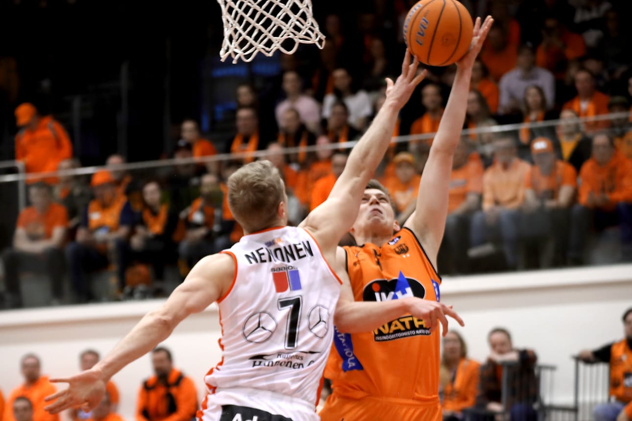 Karhu Basketin Henri Kantonen on pelannut urallaan 12 aikuisten maaottelua. Arkistokuva: