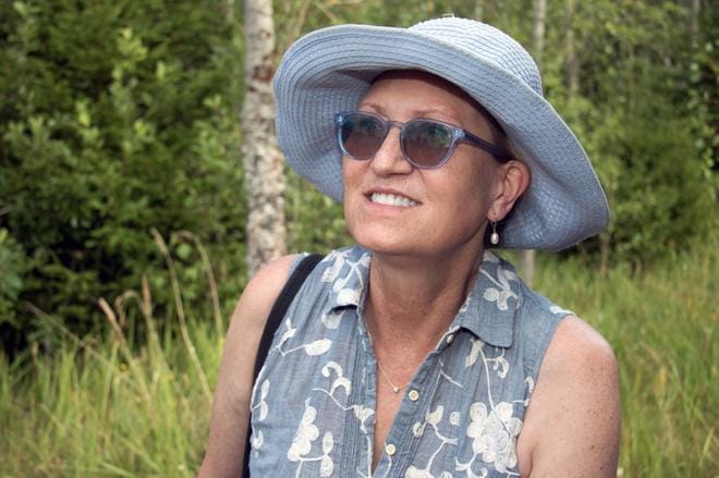 Amerikansuomalainen Bonita Pietila on Suomen vierailunsa aikana käynyt muun muassa Lapissa katsomassa poroja, saunonut Teuvalla ja viettänyt yhden yön Sällgrundin majakkasaarella Kaskisissa. Tällä viikolla hän matkustaa takaisin Kaliforniaan. KUVA: JORMA HAVULA