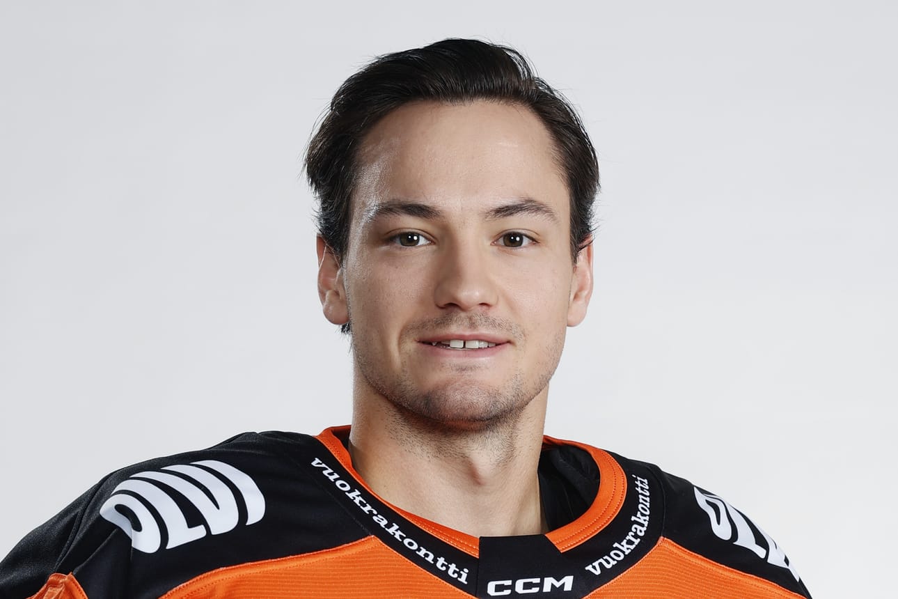 Mark Sinclair pelaa tänään kotkapaidassa.