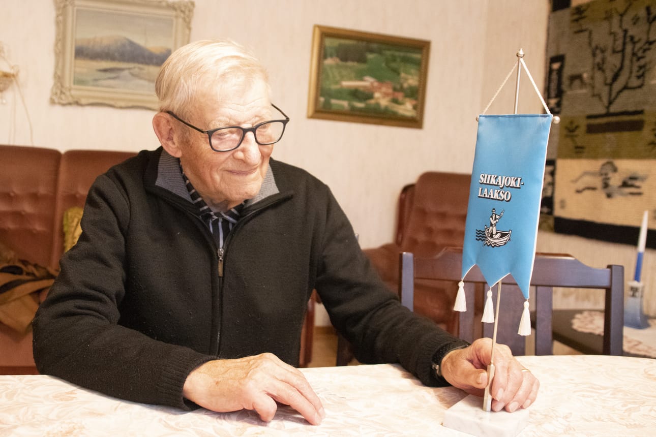 Maanviljelijänä Wilppolan tilalla elämäntyönsä tehnyt Reino Juntunen möi sivutöinään vakuutuksia ja lehtitilauksia. Siikajokilaakso tilaajakunnan kasvattaminen oli helppoa.