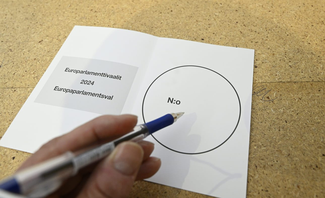 Ulkoministeriön mukaan ulkomailta äänestettiin jonkin verran vähemmän kuin viime europarlamenttivaaleissa vuonna 2019. LEHTIKUVA / HEIKKI SAUKKOMAA