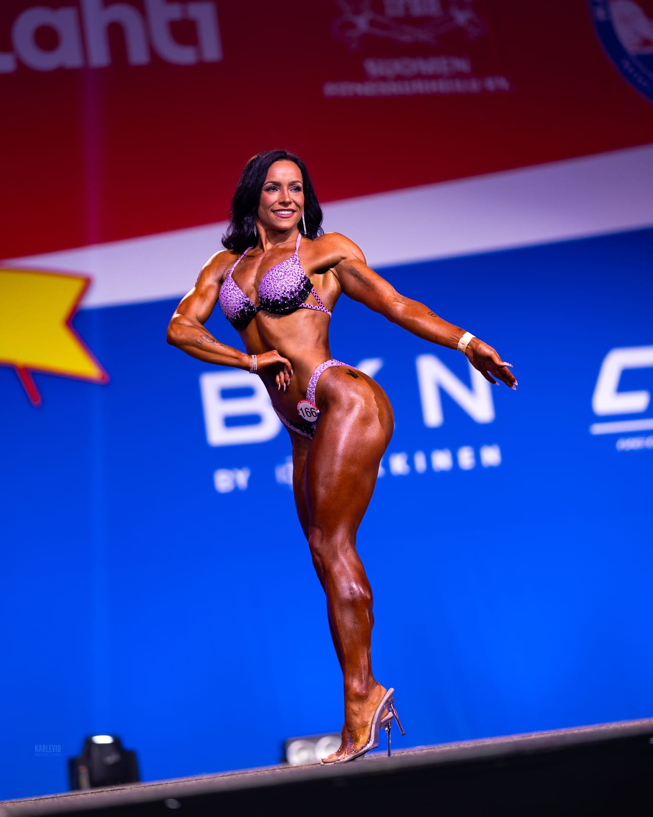 Helmi Tammenpää valitsi omaksi lajikseen Wellness Fitnessin, jossa painotetaan alavartaloa ja jalkoja. Kuva on Lahden SM-kisoista.