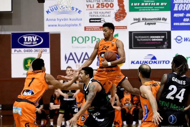 Kobrat ja Karhu Basket ovat ehtineet kohdata tällä kaudella kahdesti Korisliigassa. Nyt sarja on siirtynyt tauolle kolmeksi viikoksi. KUVA: HEIKKI HAKANEN