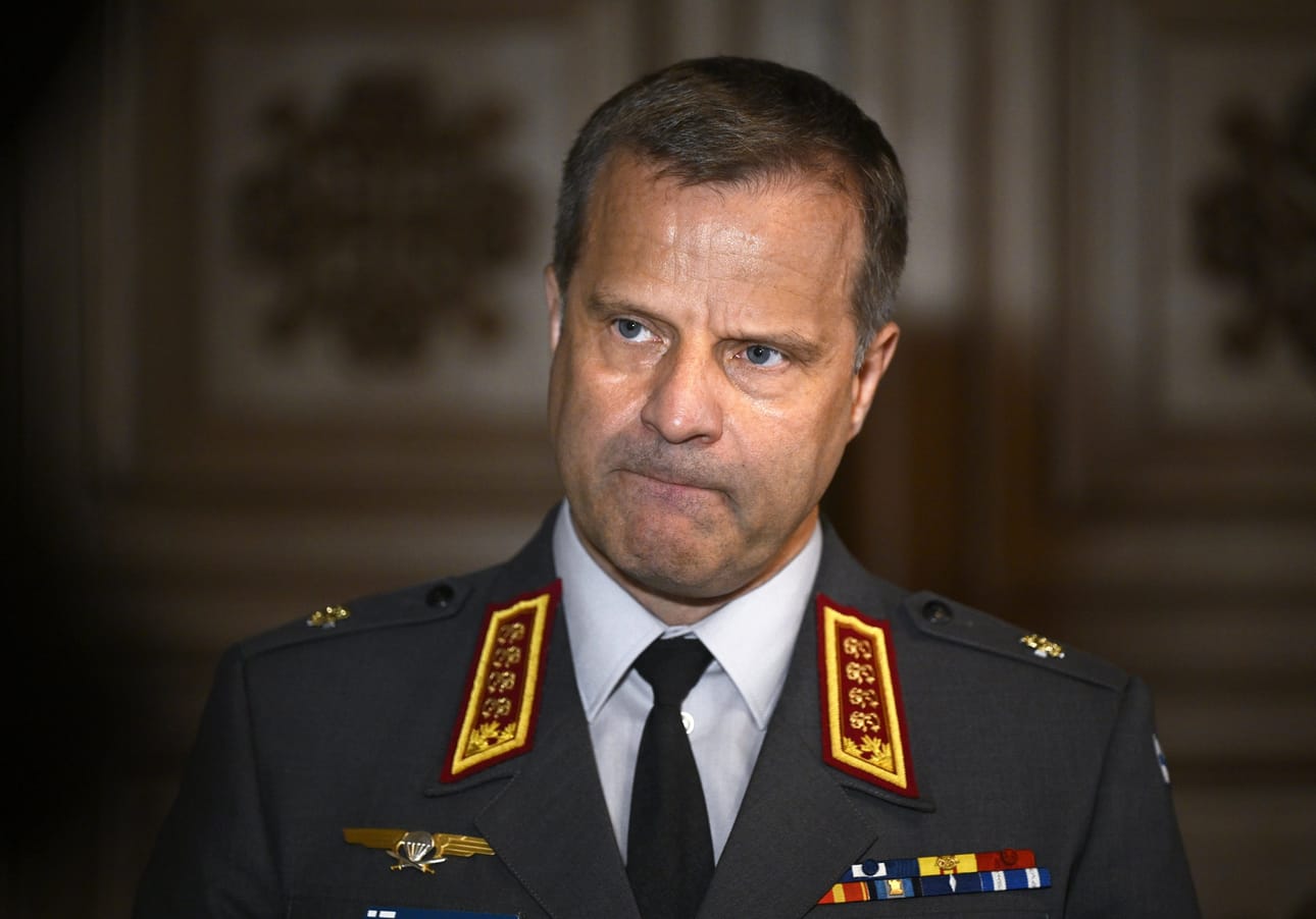 Puolustusvoimien komentaja, kenraali Janne Jaakkola korostaa, että Naton jäsenenä Suomi pitää kiinni omasta suunnittelusta ja osaamisesta.