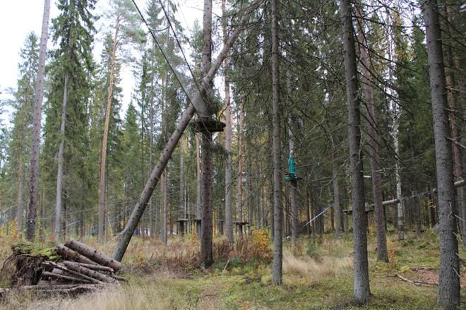Syysmyrsky teki tuhojaan myös Tuurissa sijaitsevassa seikkailupuisto Huikiassa. KUVA: REIJO HEIKKILÄ