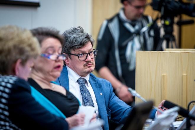 Mustasaaren kunnanjohtaja Rurik Ahlberg on vakuuttunut, että valtuuston kuntaliitospäätös viime viikon tiistaina syntyi lainmukaisesti. KUVA: PAULA KASKIMAA