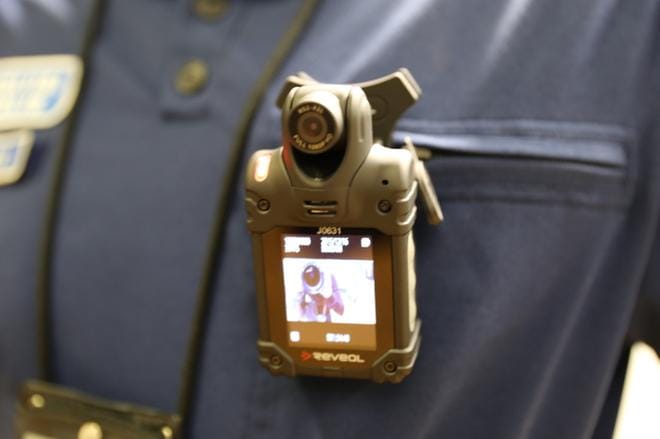 Helsingin poliisilaitos on koekäyttänyt haalarikameroita jo liki parin vuoden ajan. KUVA: Poliisi