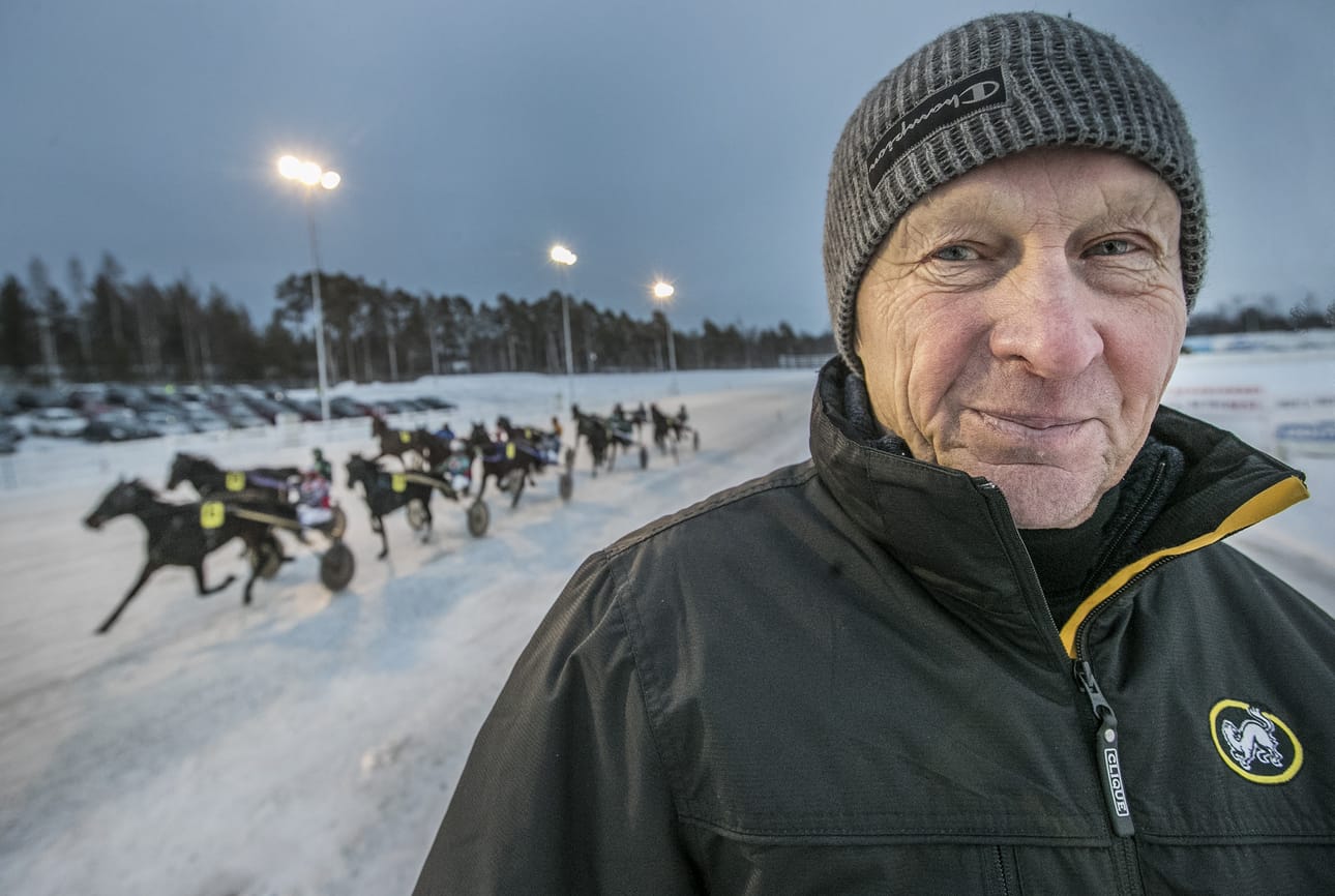 Raviohjastaja Pekka Korpi on seurannut Oulun Kärppien menoa nuoresta asti. Koko työuransa hän on tehnyt hevosten kanssa.