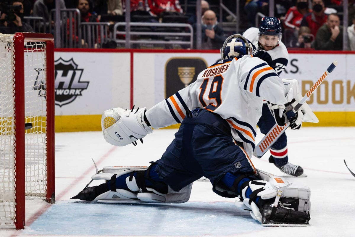 Edmonton Oilers vei vierasvoiton Washington Capitalsista. Edmontonin maalilla huhki Mikko Koskinen, jonka ohi kiekon sai Capitalsin Conor Sheary. LEHTIKUVA/AFP