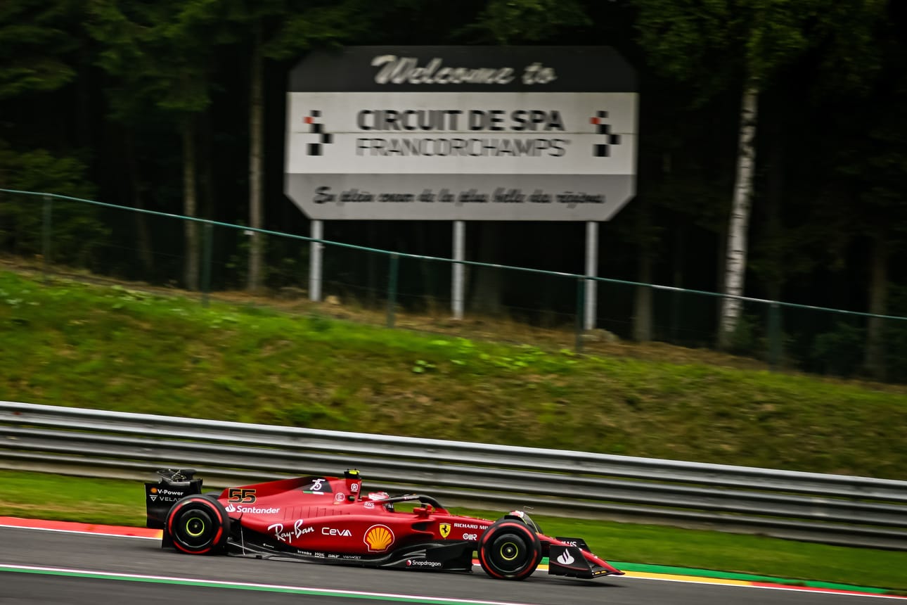 Ferrarin Carlos Sainz pääsee starttaamaan Span paalulta sunnuntaina klo 16.