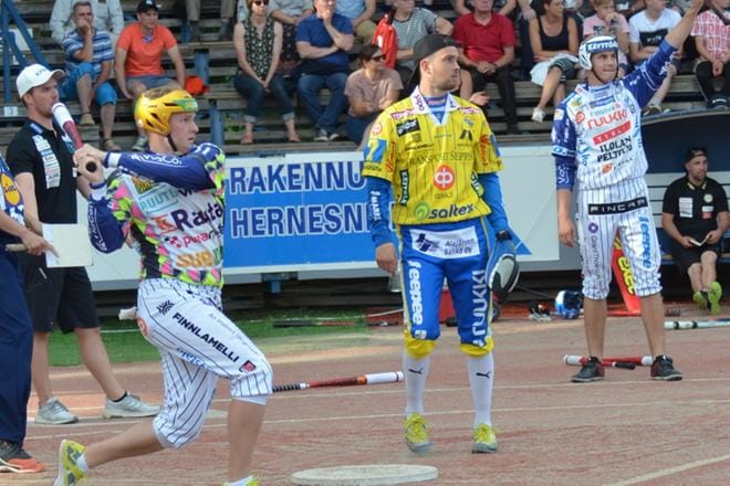 Perttu Ruuska iski kuusi juoksua, kun Veto möyhensi Ankkurit kotikentällään. KUVA: MARKKU TURPELA