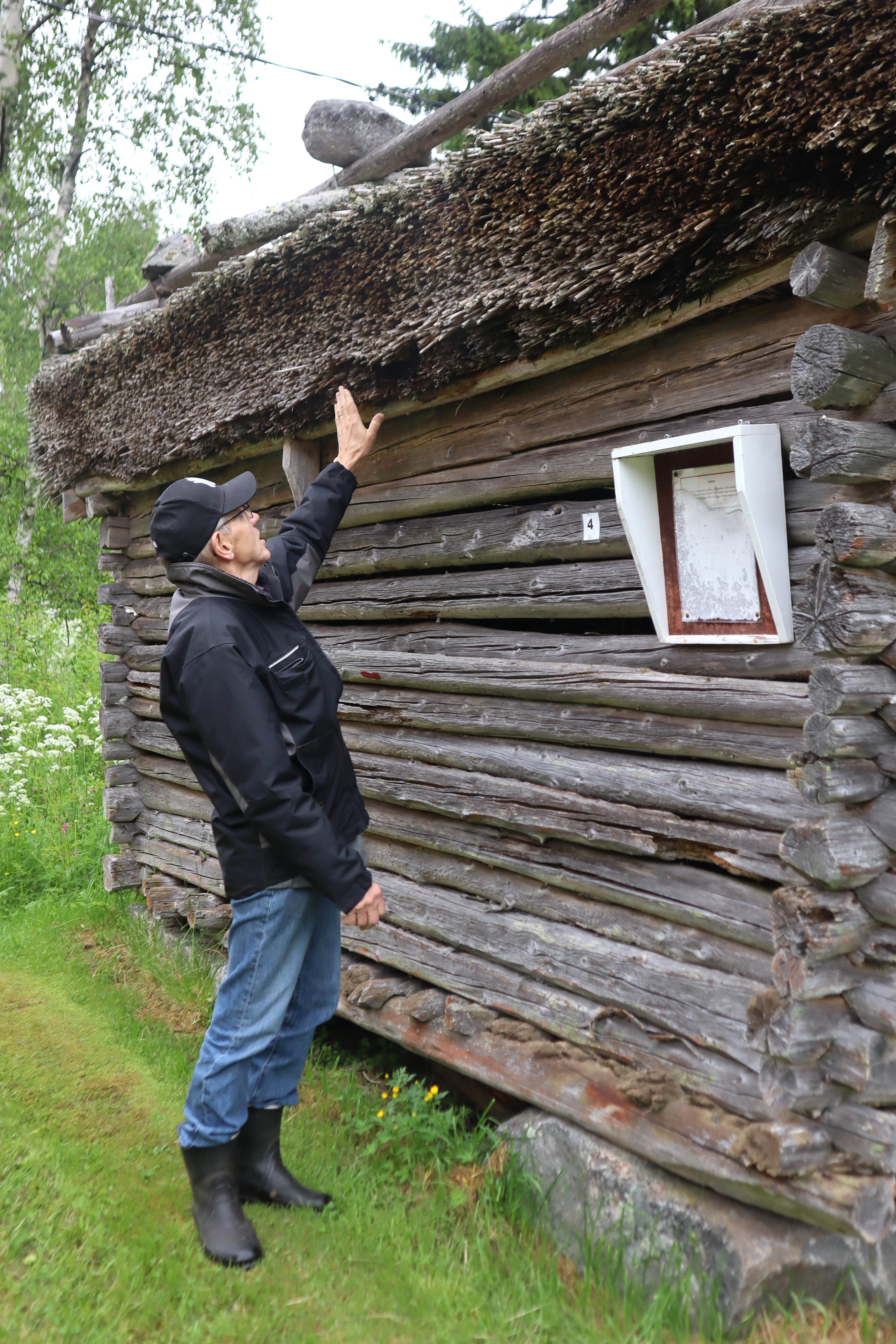 Pelle Berglund on myös ruokokaton tekemisen taitava mies.