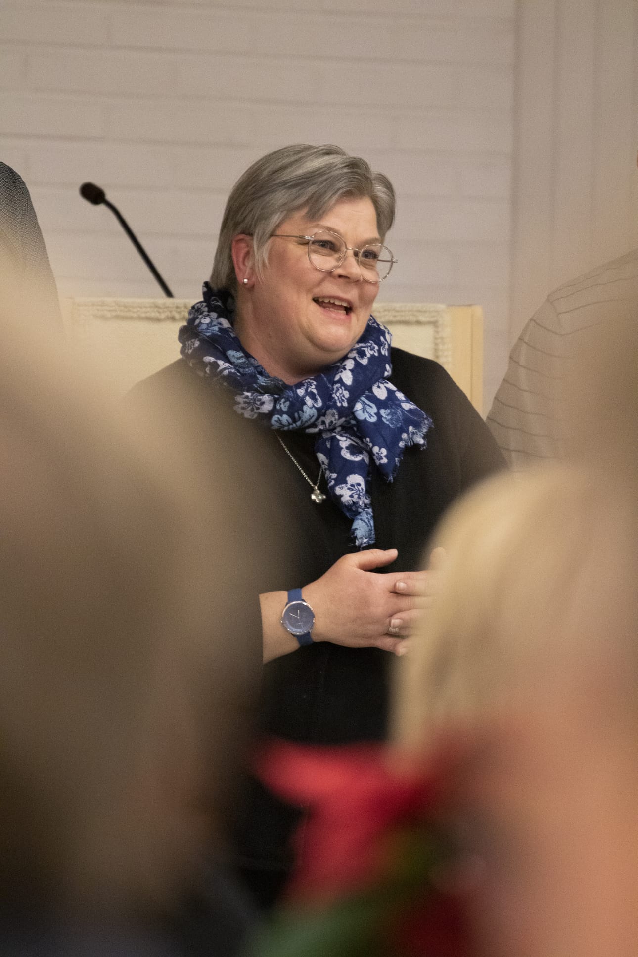 Pia Rättyä puhui valtuustolle vanhan pappilan merkityksestä.