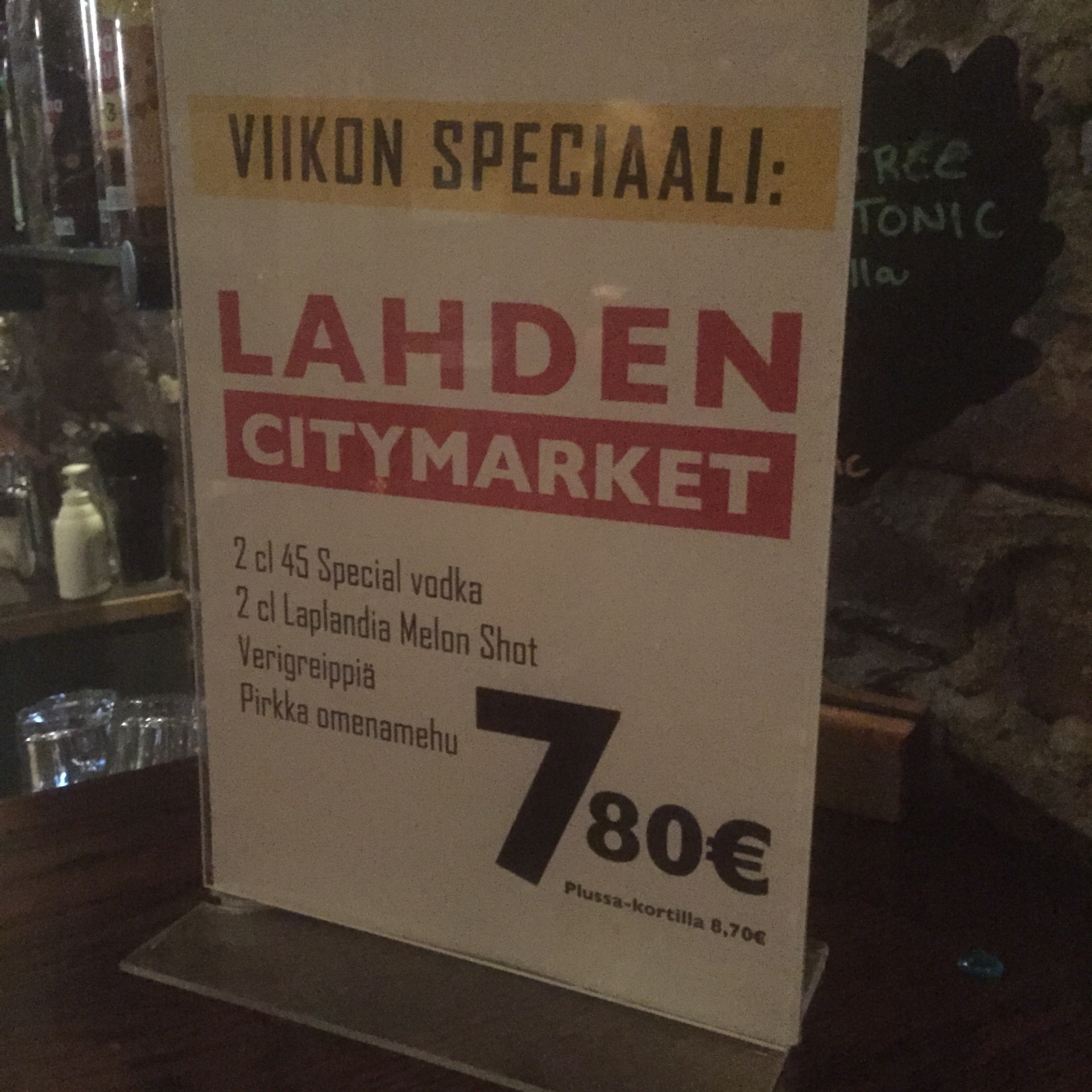 Lahden Citymarket -drinkki pitää sisällään muun muassa Pirkka-omenamehua.