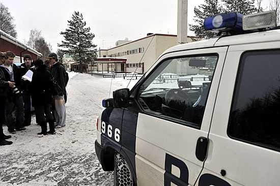 Vantaankosken koulu evakuoitiin keskiviikkoaamuna, koska oppilaalla oli nähtuy käsiase. Ase paljastui sytyttimeksi.