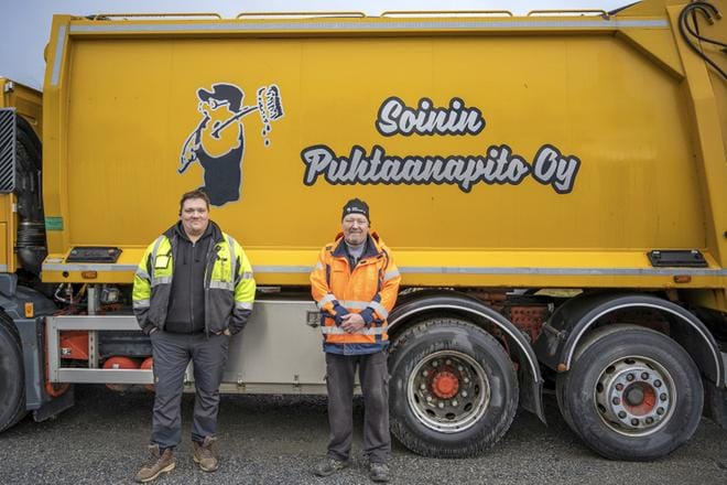 Soinin Puhtaanapito Oy:n toiminta perustuu isän ja pojan hyvään yhteistyöhön. Jari Leipäjoki on nykyisin toimitusjohtaja. Seppo Leipäjoki aloitti alan hommat toiminimellä jo vuonna 1988. KUVA: AARRE LÖYTÖMÄKI
