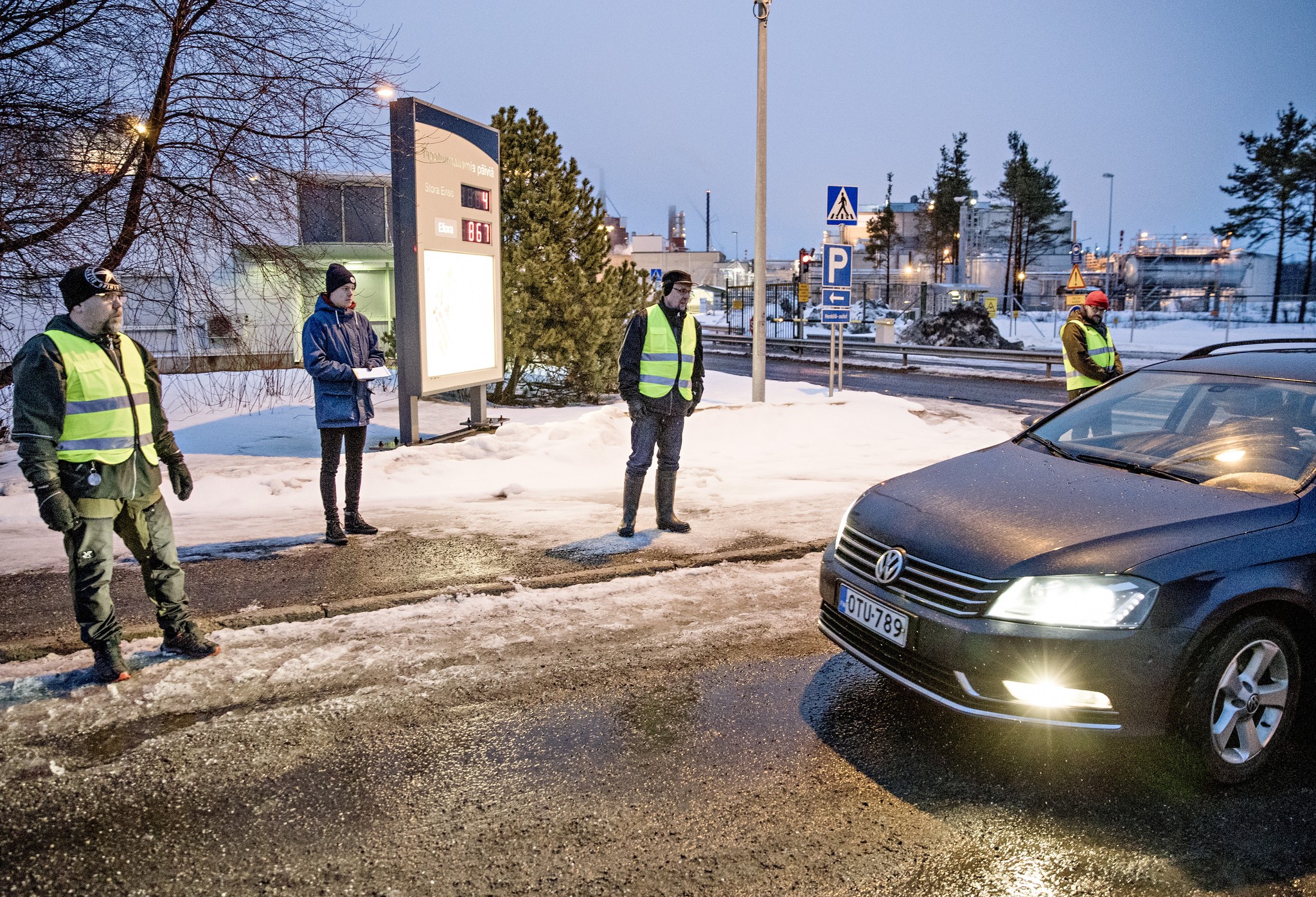 Työntekijöiden ulosmarssi oli ohi aamukuuteen mennessä.