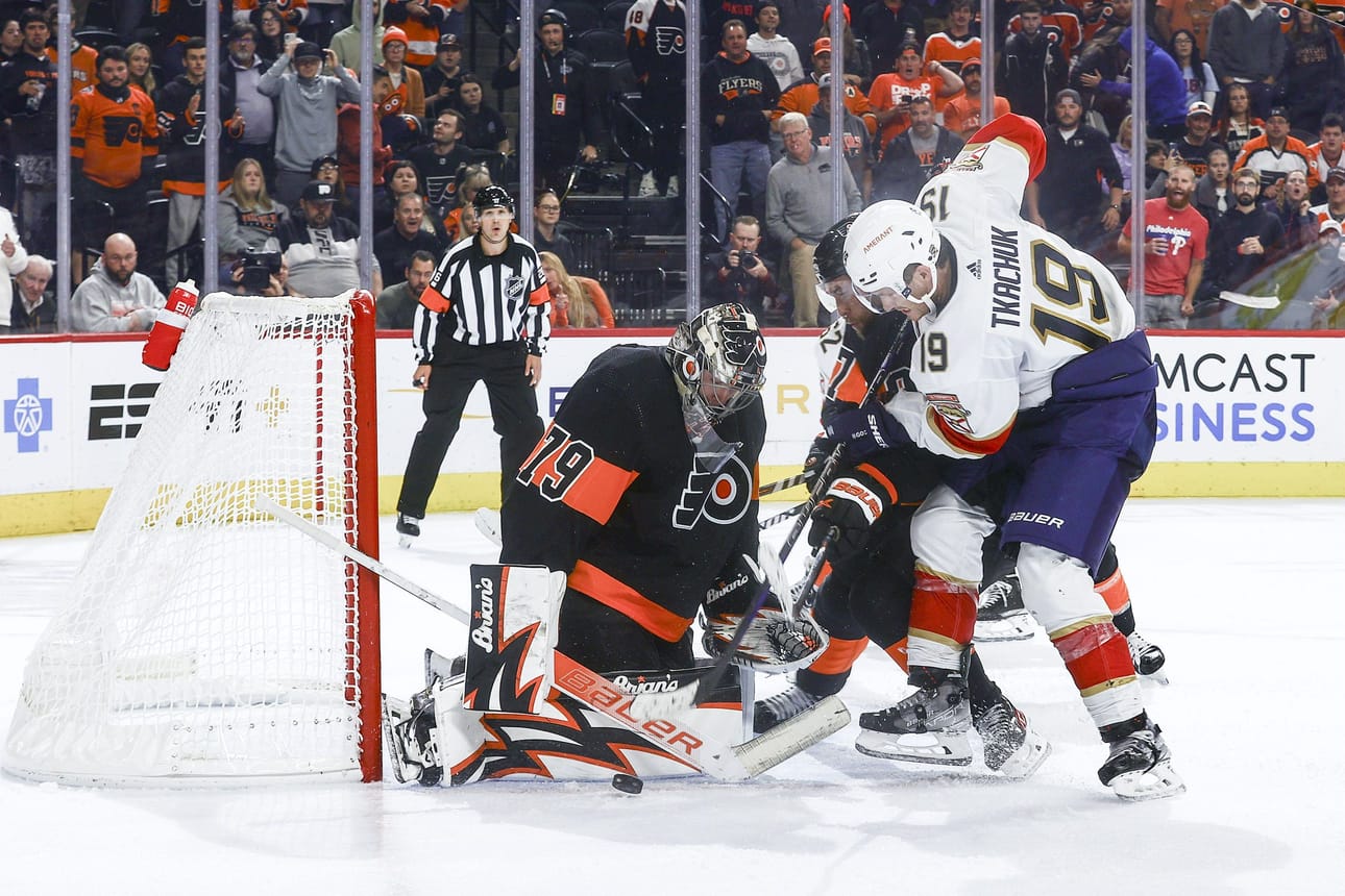 Philadelphia Flyersin maalilla Carter Hart torjui peräti 48 kertaa. LEHTIKUVA / AFP