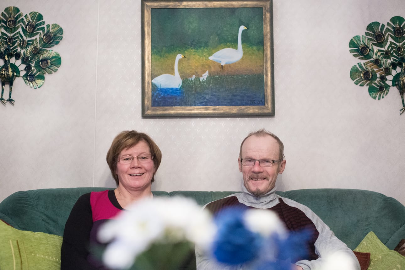 Maarit ja Seppo Ronkainen jättäytyvät hiljalleen taka-alalle maatilan vetovastuusta.