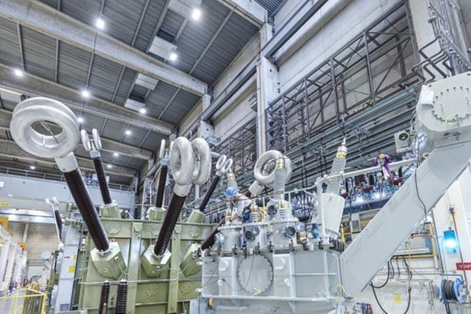 Hitachi Energy kehittää ja valmistaa Vaasassa erikoismuuntajia vaativiin kohteisiin tuulivoimaan, energiayhtiöille, teollisuuteen ja liikenteeseen. Arkistokuva