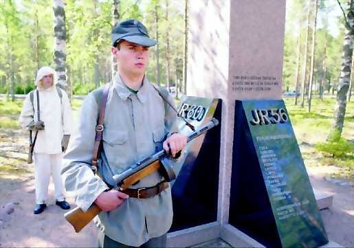 Mannerheim-ristin ritari Lauri Törnin suomalainen muistojuhla pidettiin Säkylässä torstaina. Kuvassa osasto Törnin, JR 56:n ja JR 6o:n muistomerkki.
